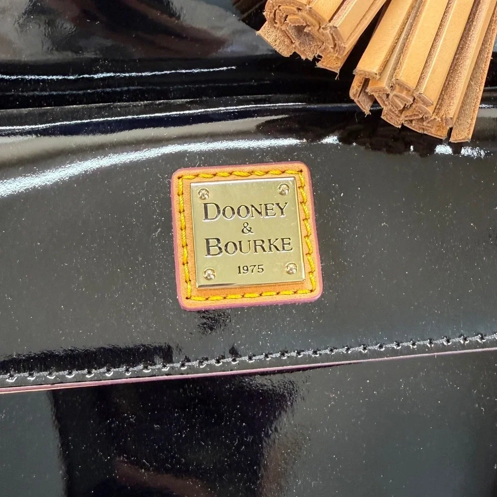 NWT Dooney & Bourke Black Patent Leather Hobo Style Bag Tan Trim Gold‎ Hardware